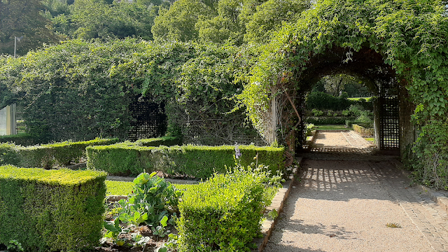 Coimbra e a Quinta das Lágrimas: História e Romance