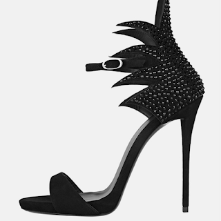 Stiletto Preto com Detalhes: ousadia e sofisticação
