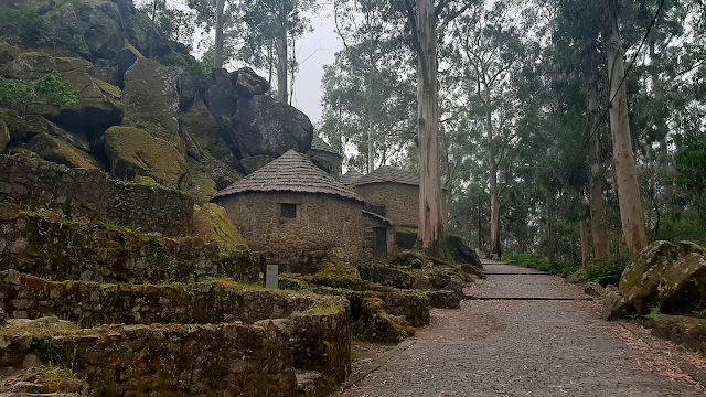 Castro de São Lourenço: Ruínas com Vista ao Atlântico